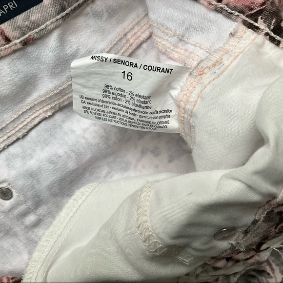 🌸Bandolino Karyn Capris Boyfriend Style Floral Crop Pants - Picture 15 of 15